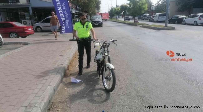 Antalya'da iki motosiklet çarpıştı, sürücüler yaralandı