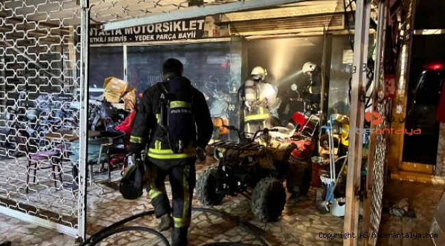 Antalya'da motosiklet dükkanında çıkan yangın maddi hasara yol açtı