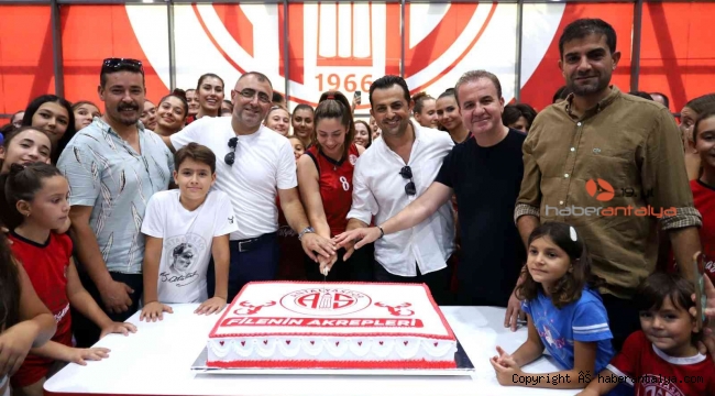 Antalyaspor Ahmet Uluç Spor Salonu ve voleybol sezonu açıldı