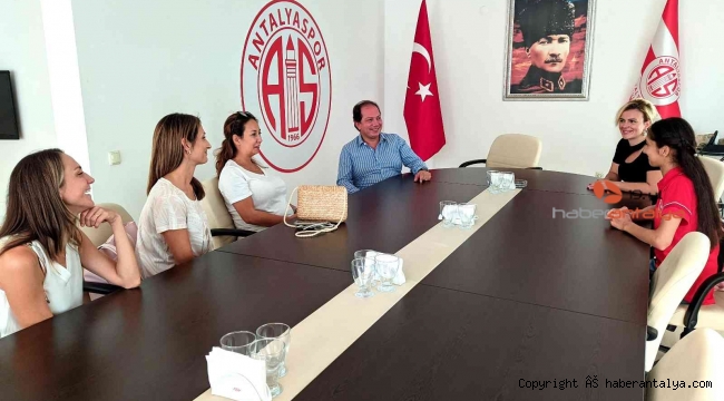 Antalyasporlu Melisa'ya Ödül