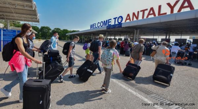 Antalya'ya turist yağıyor; 12 milyonu aştı