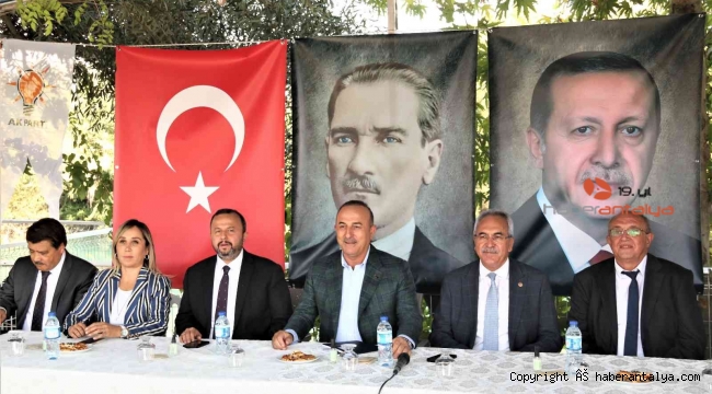 Bakan Çavuşoğlu TOKİ tarafından teslim edilen evleri gezdi