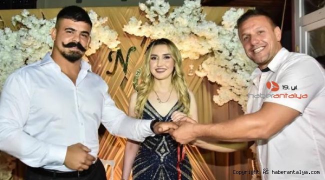Başpehlivan Şimşek evliliğe ilk adımı attı