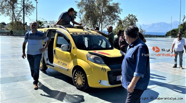 Ceza yazılacağını öğrenen ticari taksi sürücüsü adeta çıldırdı
