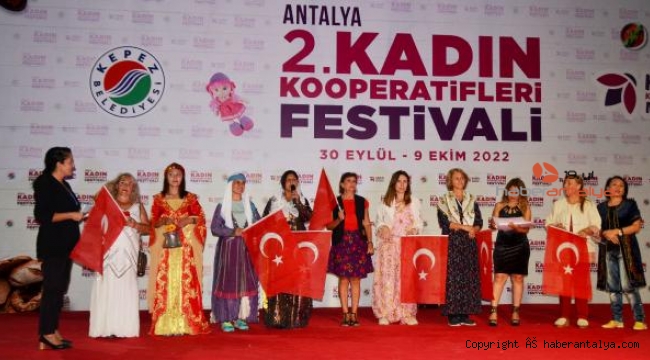 Dünya kadınları podyumda