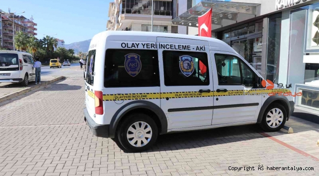 Emekli öğretmen yalnız yaşadığı dairede ölü bulundu