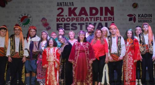 Festivale 'kına gecesi'yle veda