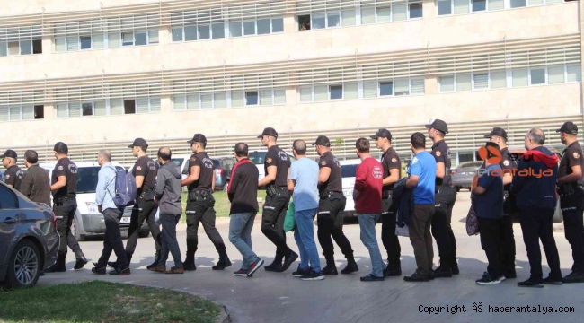 FETÖ operasyonunda gözaltına alınan 102 şüpheli adliyeye sevk edildi