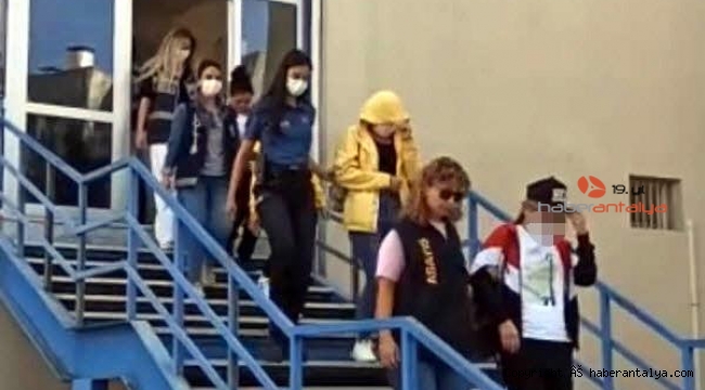 Fuhuş şebekesinin şifresi: Lüks araçlarımız geldi