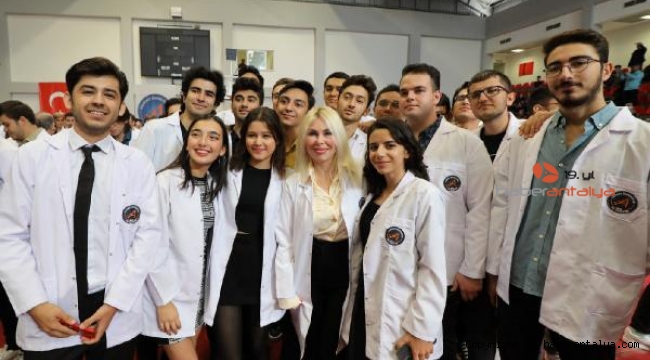 Geleceğin 320 hekimi beyaz önlüklerini giydi