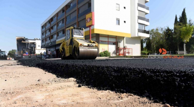 Güzeloba'da yollar yenileniyor