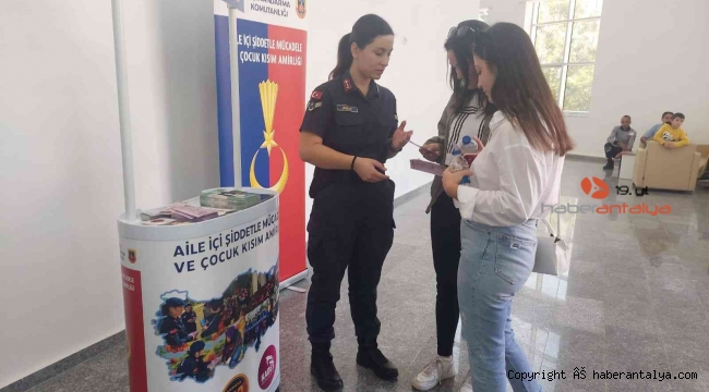 Jandarmadan "Kadına el kalkmaz" sloganıyla bilgilendirme faaliyeti