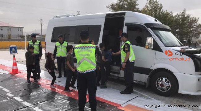 Jandarmadan öğrencilere trafik eğitimi