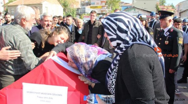 Kazada ölen uzman çavuş, askeri törenle toprağa verildi
