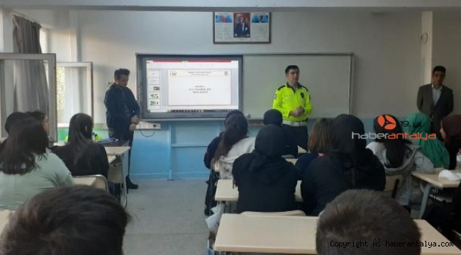 Lise öğrencilerine trafik eğitimi
