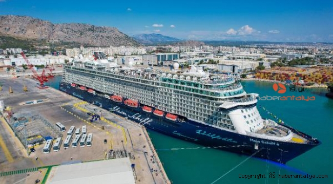 Lüks yolcu gemisi Mein Schiff 6 Antalya'da