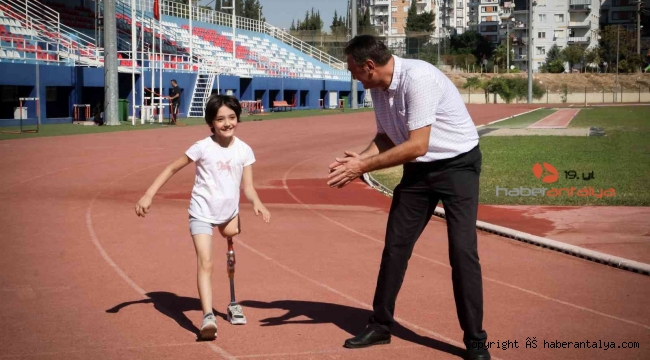 Minik Özge yeni protez bacaklarıyla hayallerine koştu