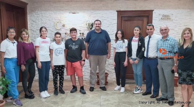 Öğrencilerden İspanya dönüşü kaymakama ziyaret