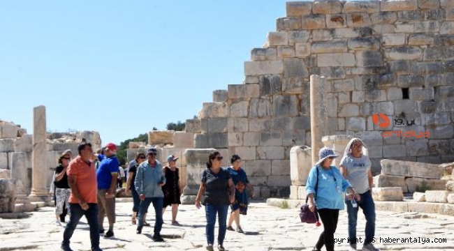 Patara Antik Kenti'ne turist akını