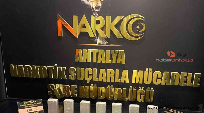 Polisin eş zamanlı operasyonunda 3,5 kilo eroin ile 2 bin 200 ecstasy hap ele geçirildi