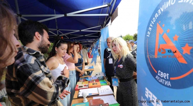Rektör Özkan, öğrenci toplulukları tanıtım günlerine katıldı