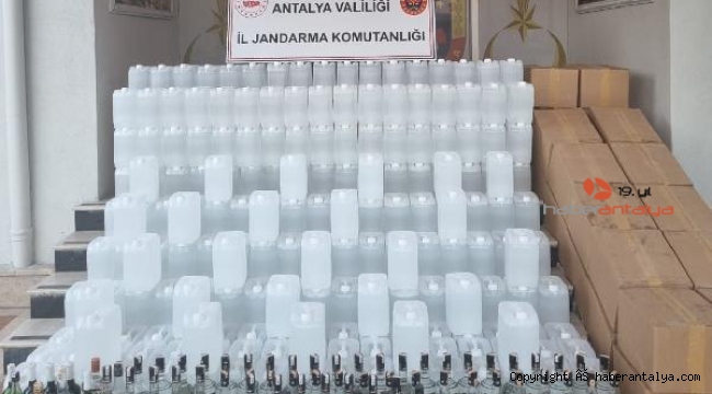 Sahte alkol üretilen eve jandarma baskını; 1000 litre etil alkol ve 73 şişe içki 