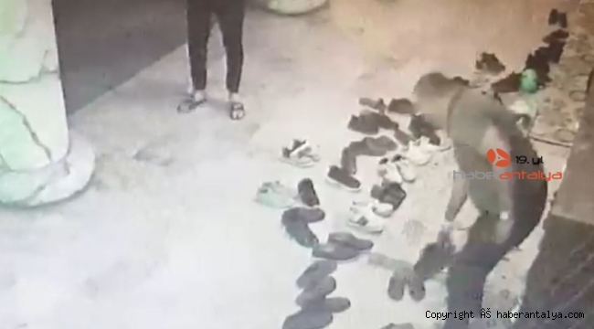 Terlikle geldiği camiden 3 bin liralık ayakkabı çaldı !