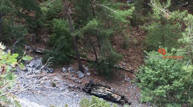 Uçuruma yuvarlanan araçtan atlayarak kurtuldu, eşi hayatını kaybetti