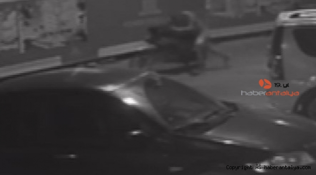Yüzünü kapatıp geldiği evin önündeki motosikleti çaldı