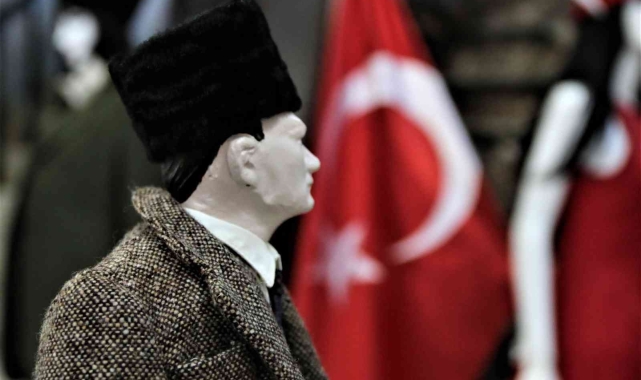 Atatürk'ün 15 farklı elbisesinin birebir aynısını diktiler