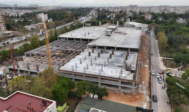 Akdeniz Üniversitesi Katlı Otopark'ı hızla yükseliyor 