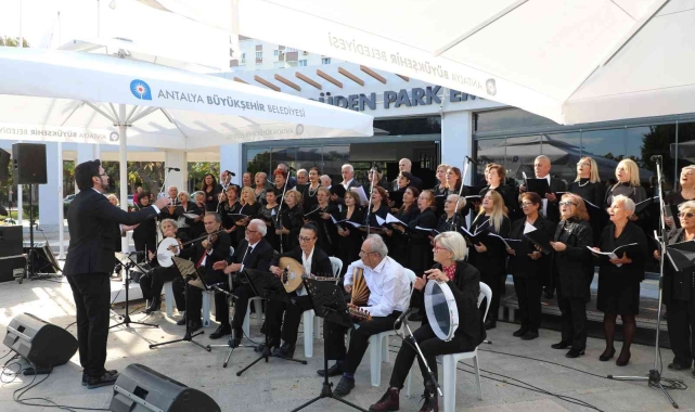 Aktif Yaşlı Merkezi TSM Korosu'ndan emeklilere konser