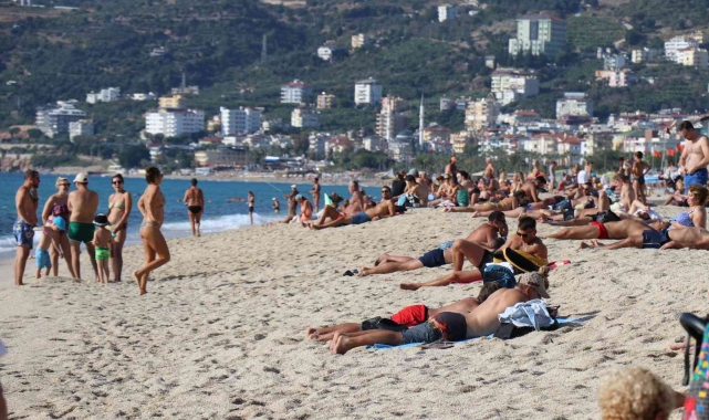 Alanya'da Kasım ayında yaz günleri yaşanıyor