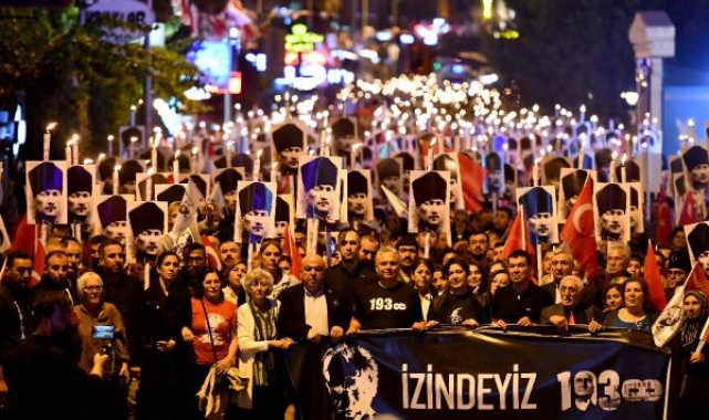 Muratpaşa'da Ata'ya saygı geceyi aydınlattı 