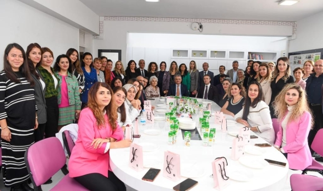 Antalya'da öğretmenler günü coşkuyla kutlandı