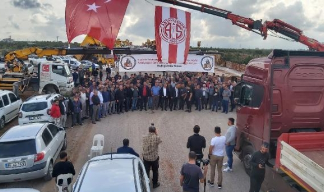 Antalyalı hafriyatçılardan 'yasalara aykırı para toplama' eylemi