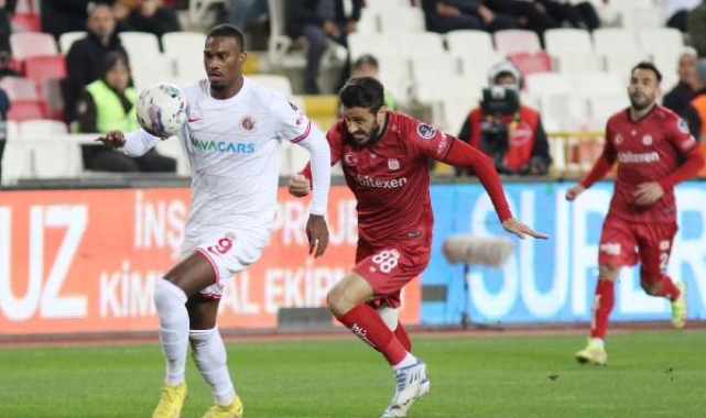 Antalyaspor'da Şahin'in vazgeçilmzi Wright