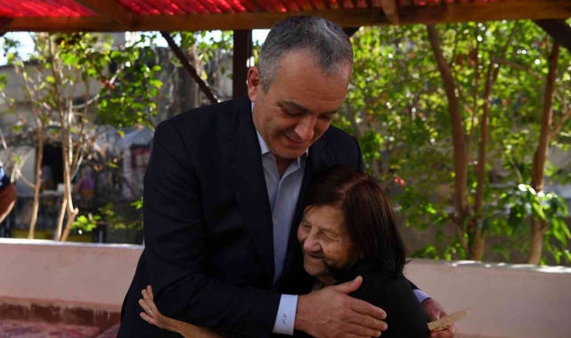 Asırlık Melek öğretmene anlamlı ziyaret