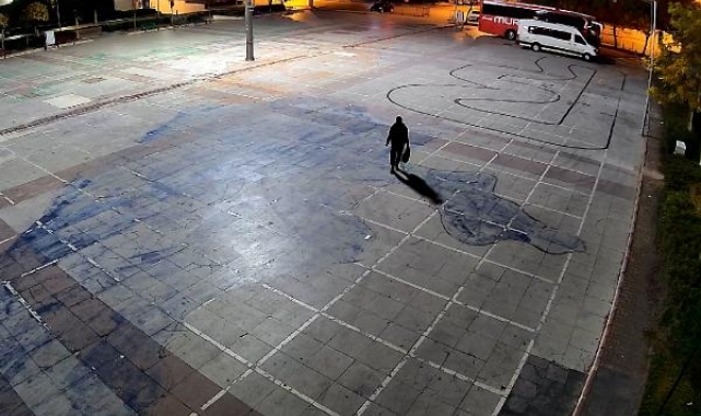 Ata'nın büstüne balyozla saldıran şahıs tutuklandı !