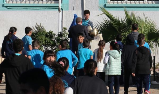 Atatürk büstüne zarar veren şüpheli tutuklandı !