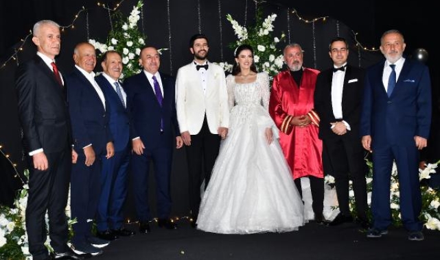 Bakan Çavuşoğlu Akıllı ve Kasapoğlu'nun nikah şahidi oldu