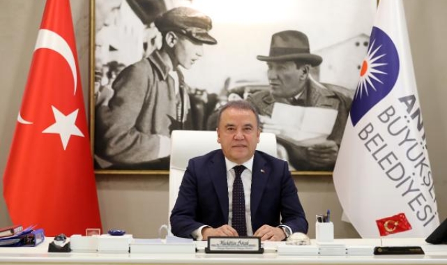Başkan Muhittin Böcek'ten anlamlı Öğretmenler Günü mesajı