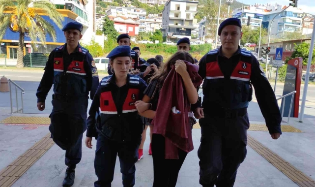 Bebeği camdan atmışlardı, 15 yaşındaki anne ve 55 yaşındaki baba gözaltına alındı !