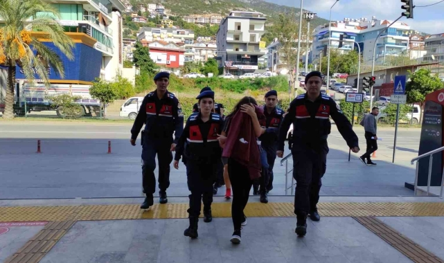 Bebeğin 5'inci kattan atıldığı olayda anne, kızı ve baba tutuklandı