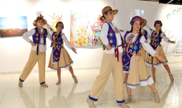 Çalıştay sergisi, Ukrayna danslarıyla açıldı
