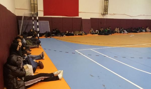 Demre'de 124 kaçak göçmen ile 9 organizatör suçüstü yakalandı !