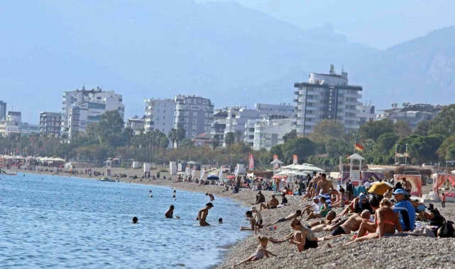 Doğu buz kesmeye başladı, Antalya'da yaz devam ediyor