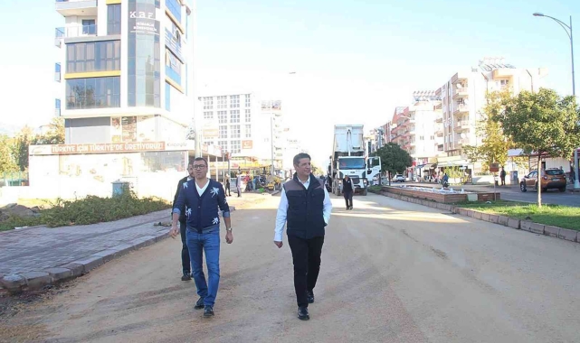 Döşemealtı'nda Atatürk Caddesi'ne sıcak asfalt
