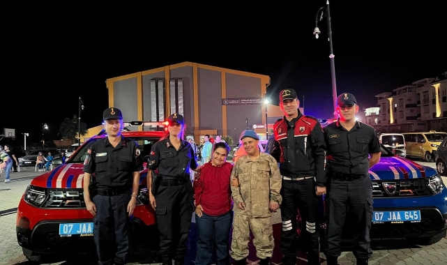 Down sendromlu Niyazi'ye davullu-zurnalı asker eğlencesi