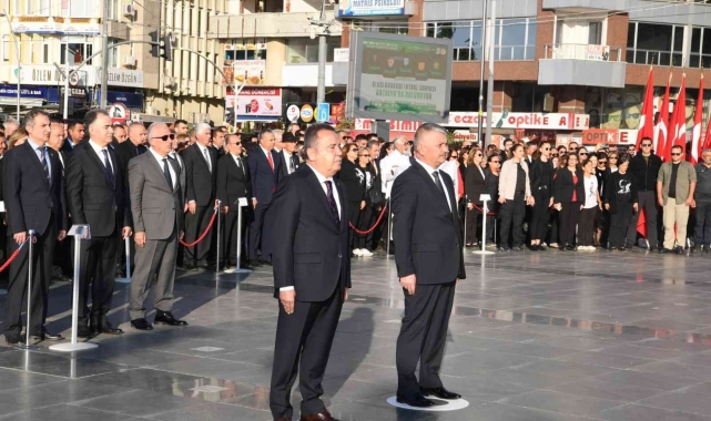 Gazi Mustafa Kemal Atatürk özlemi göz yaşlarına karıştı